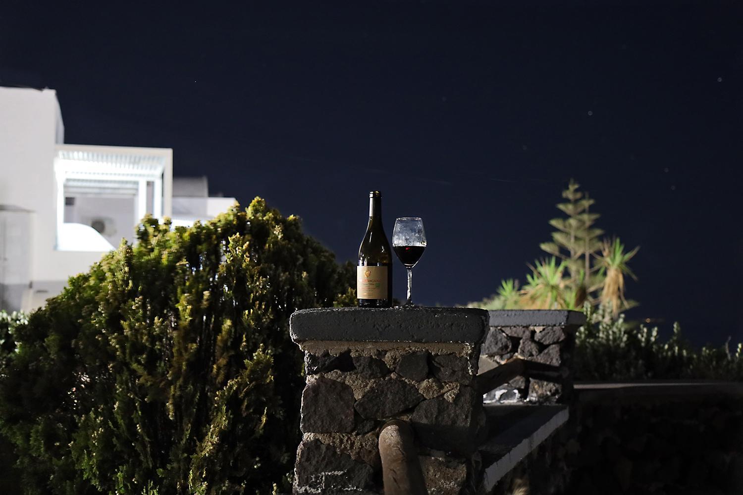 אימרוביגלי Phaos Santorini Suites מראה חיצוני תמונה