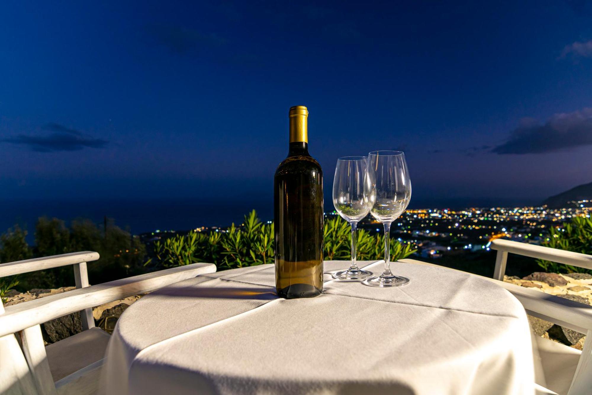 אימרוביגלי Phaos Santorini Suites מראה חיצוני תמונה