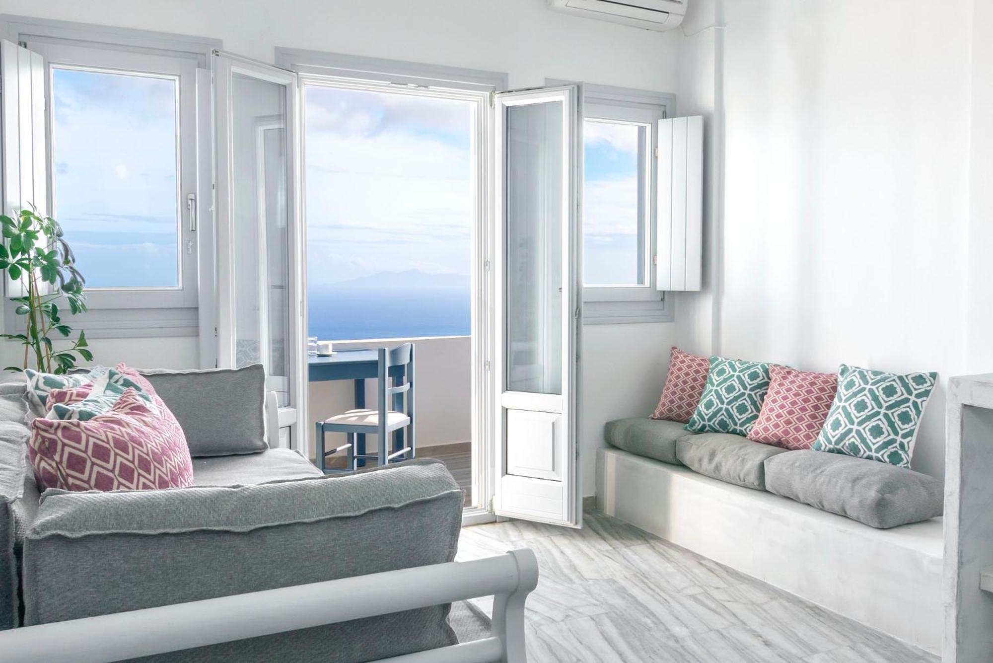 אימרוביגלי Phaos Santorini Suites מראה חיצוני תמונה