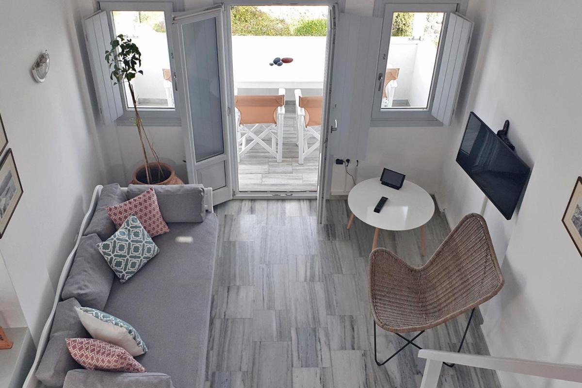 אימרוביגלי Phaos Santorini Suites מראה חיצוני תמונה