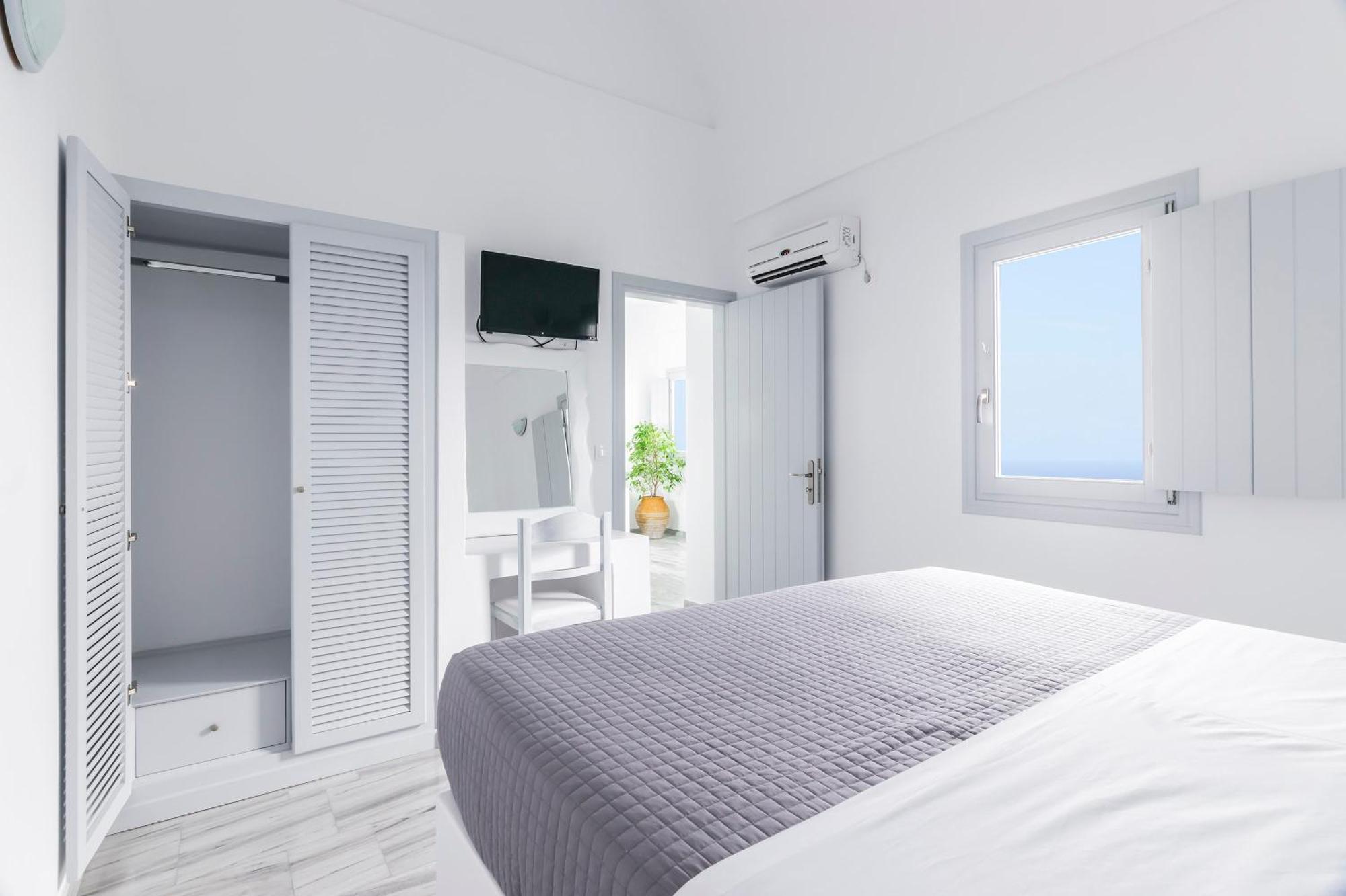 אימרוביגלי Phaos Santorini Suites מראה חיצוני תמונה