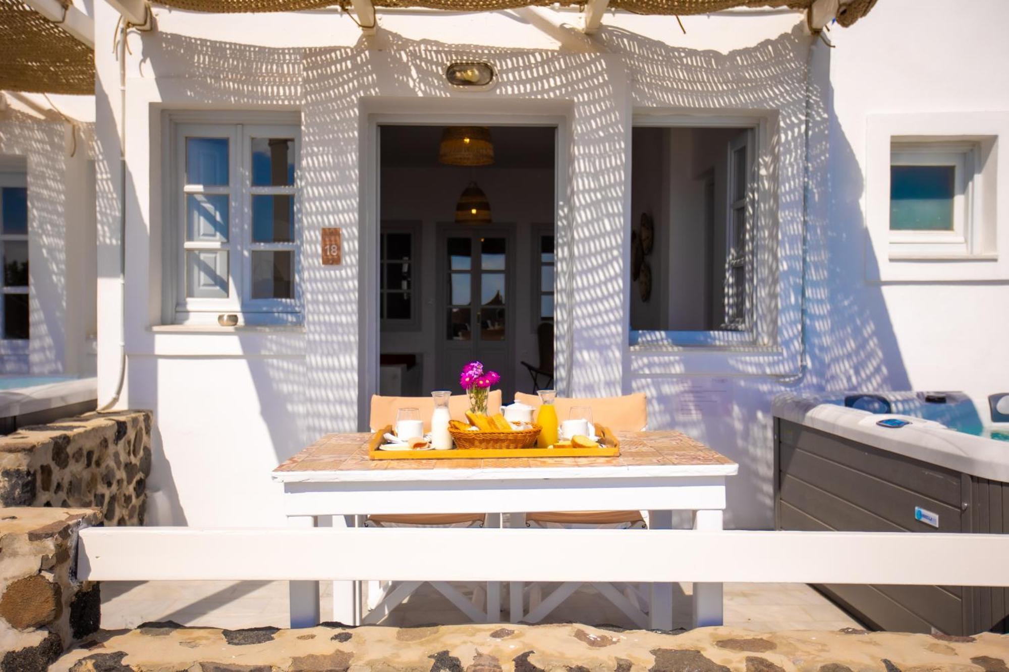 אימרוביגלי Phaos Santorini Suites מראה חיצוני תמונה