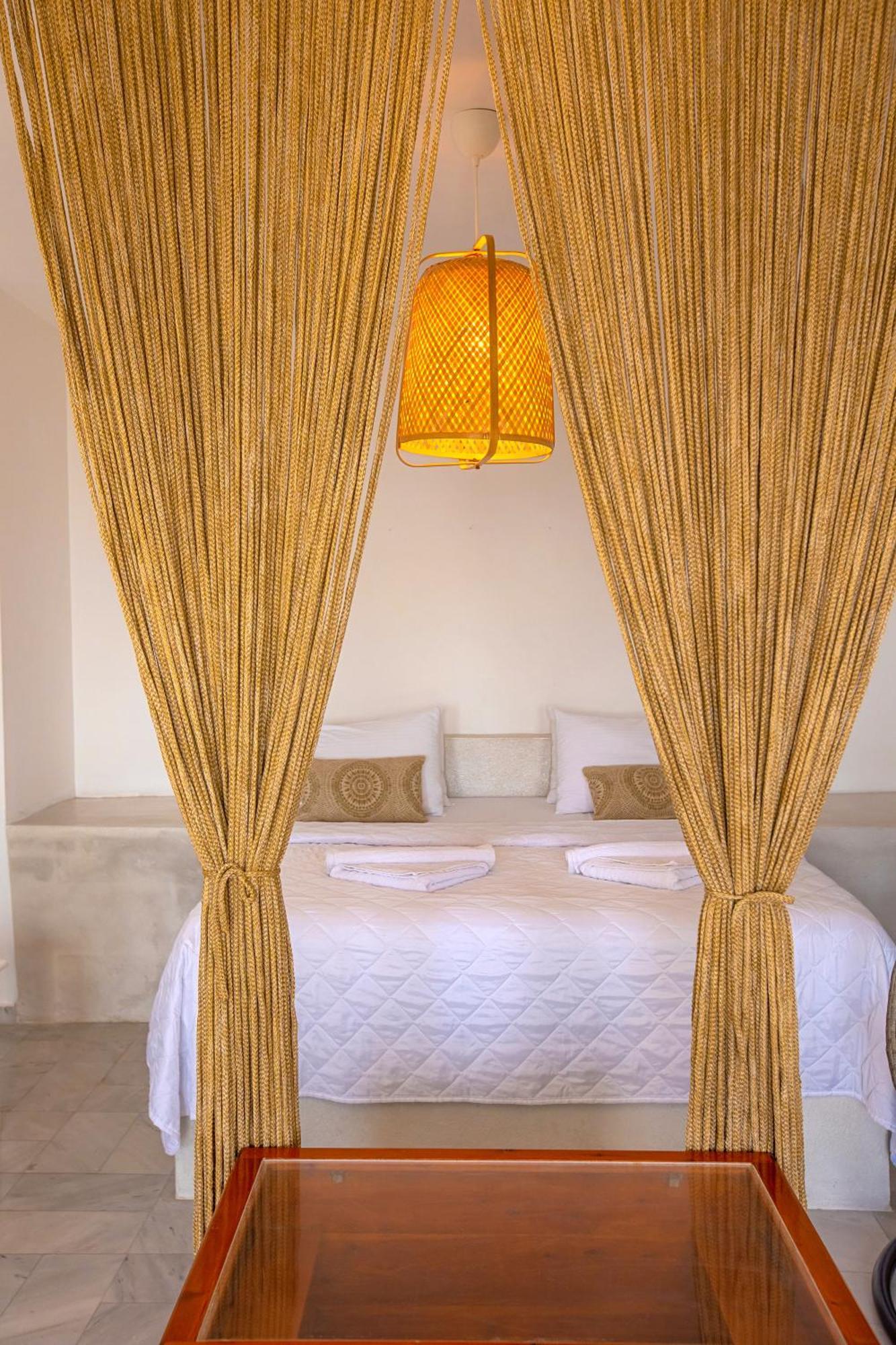 אימרוביגלי Phaos Santorini Suites מראה חיצוני תמונה